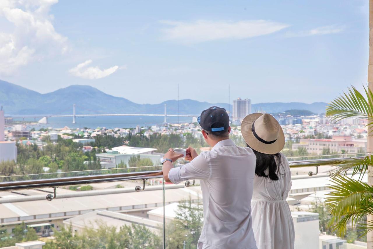 Bliss Luxury Hotel Da Nang Buitenkant foto