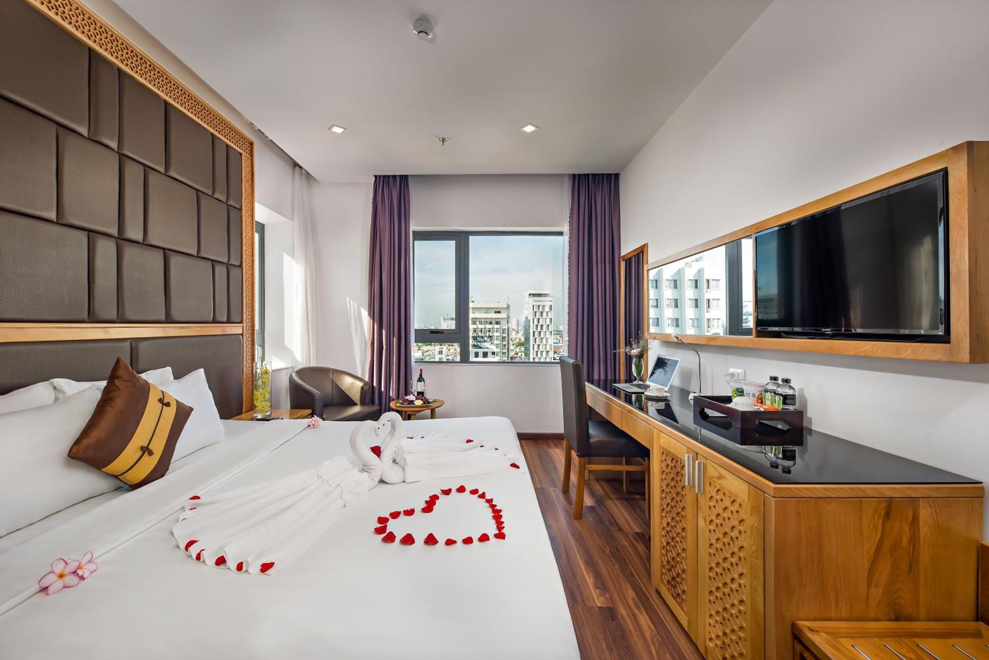 Bliss Luxury Hotel Da Nang Buitenkant foto