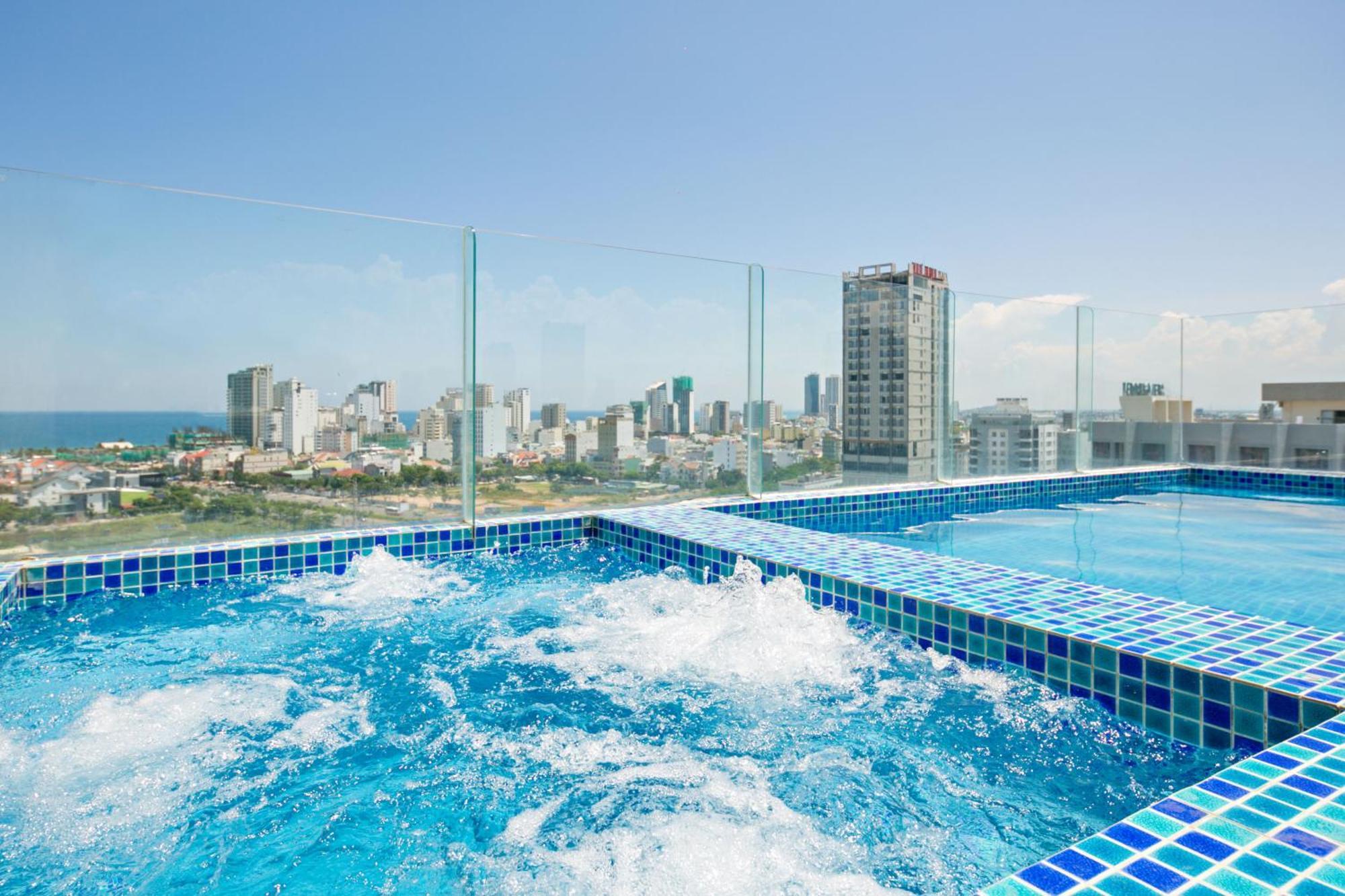 Bliss Luxury Hotel Da Nang Buitenkant foto