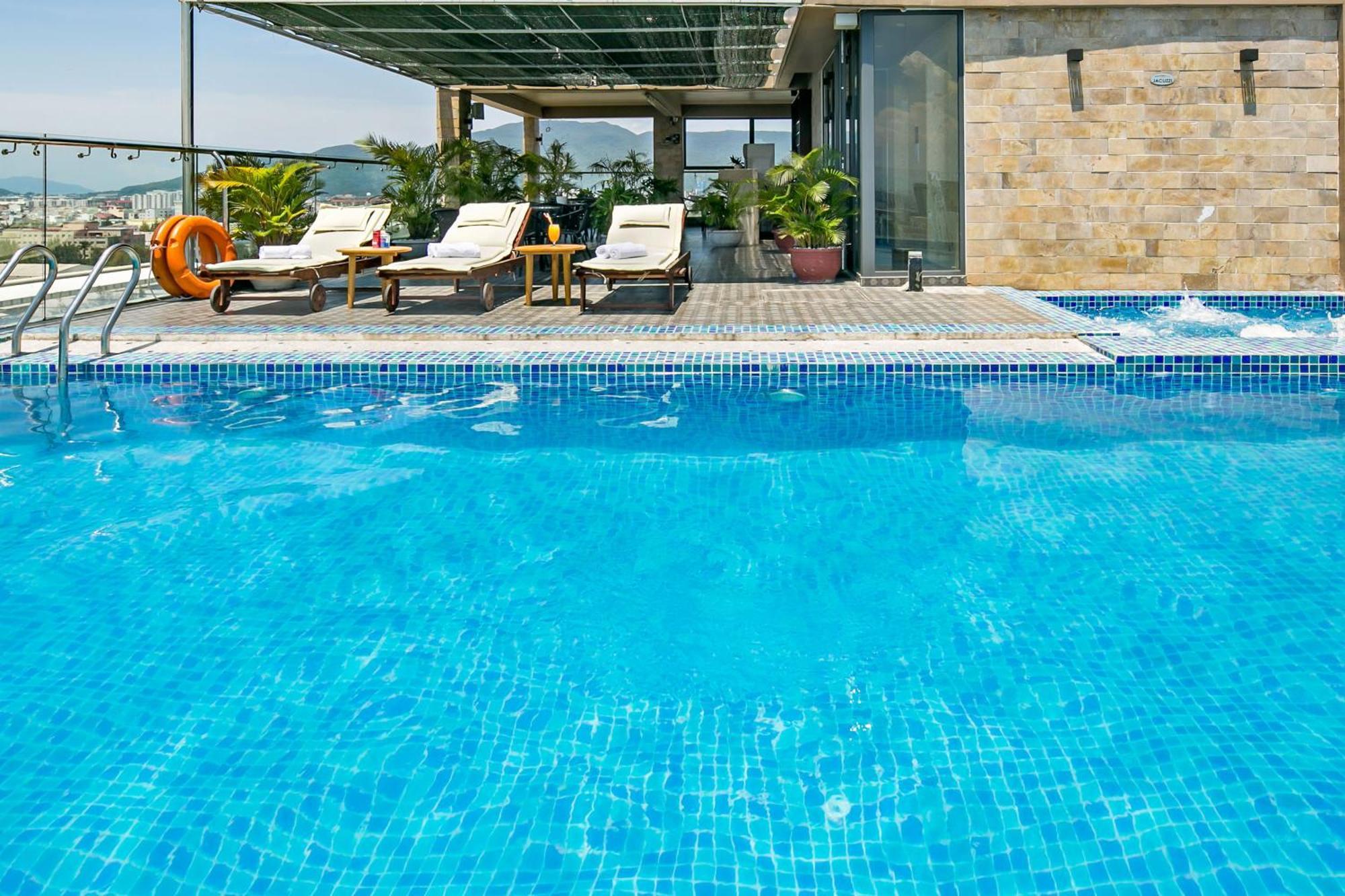 Bliss Luxury Hotel Da Nang Buitenkant foto