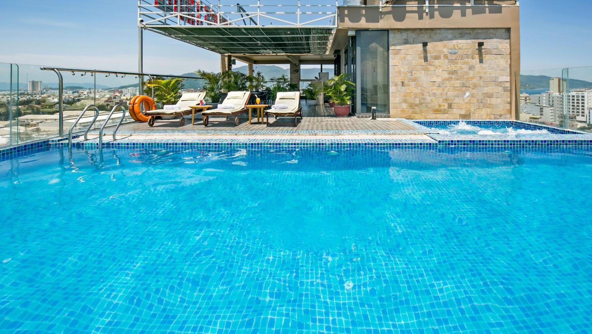 Bliss Luxury Hotel Da Nang Buitenkant foto