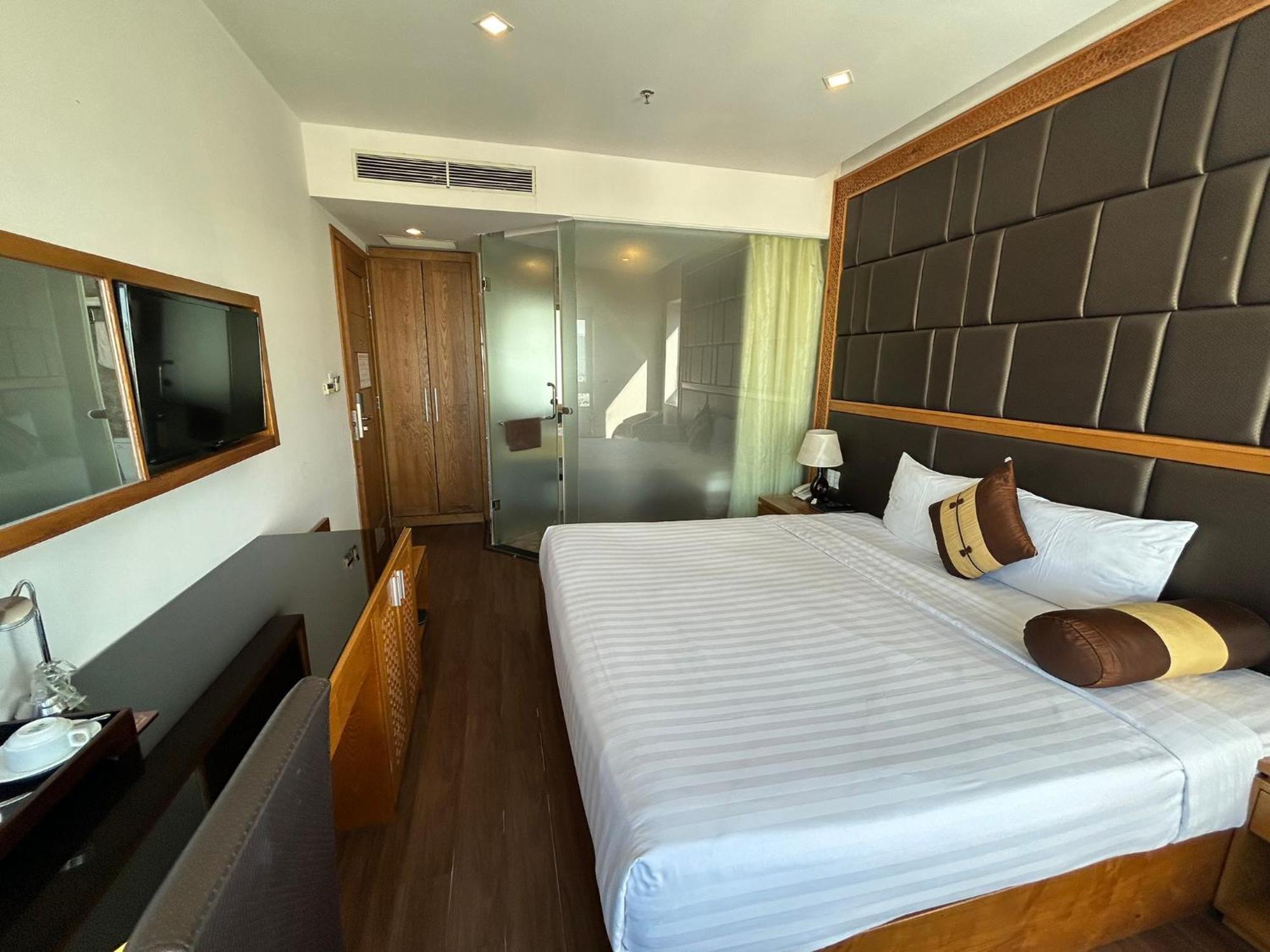 Bliss Luxury Hotel Da Nang Buitenkant foto