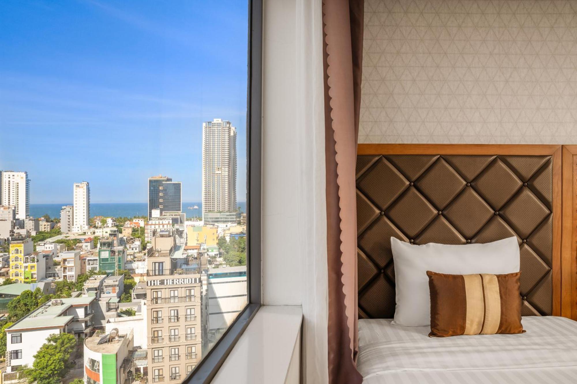 Bliss Luxury Hotel Da Nang Buitenkant foto